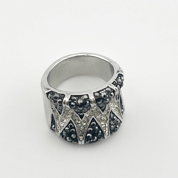 Black & White Crystal Pave Ring Cocktail Ring Thick Band Size 9.5 - Picture 6 of 8